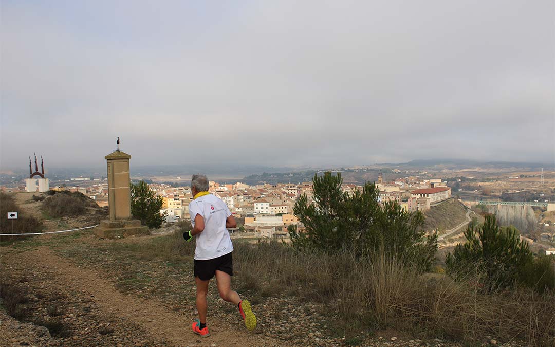 Caspe, como telón de fondo en la XII Carrera la Zambomba./ P.S.