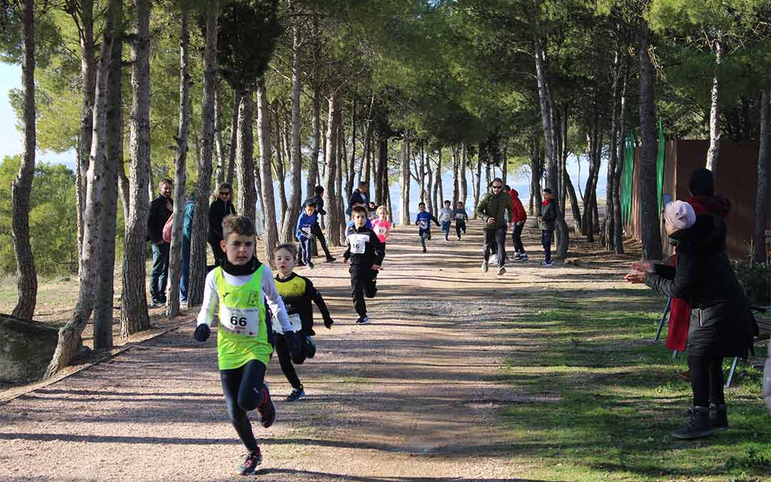 Los escolares a lo largo del recorrido./P.S.