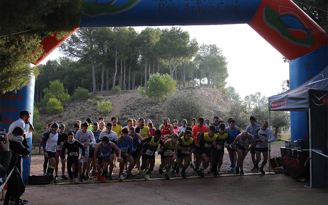 Salida de la categoría absoluta y juvenil./ P.S.