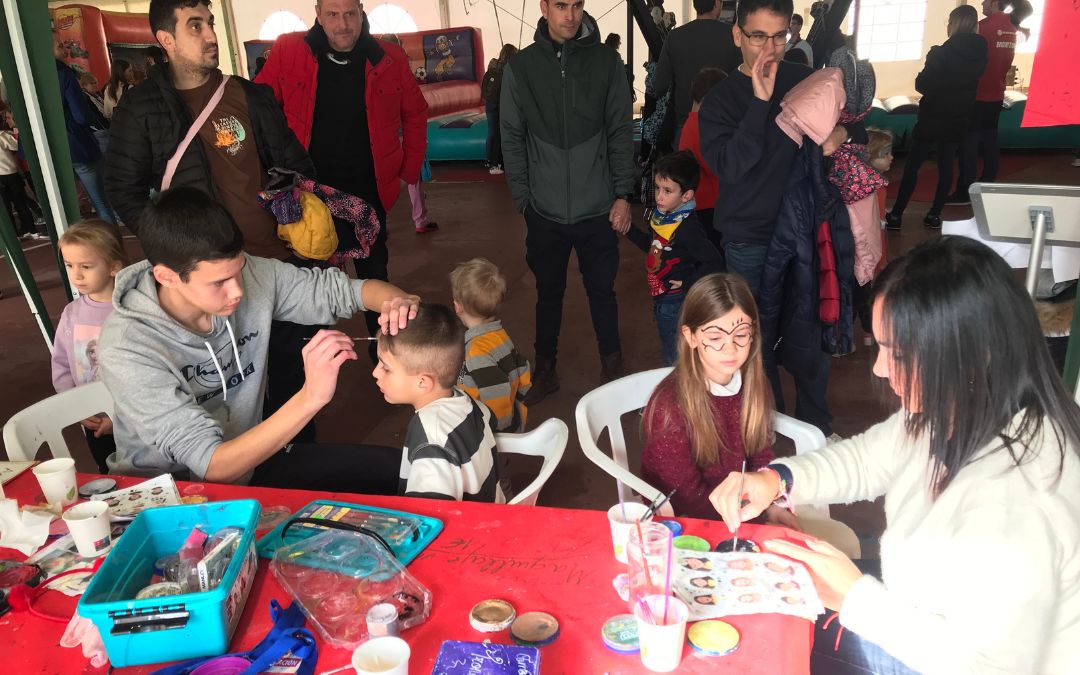 El puesto de pintacaras volvió a ser uno de los sitios más concurridos./ C. O.