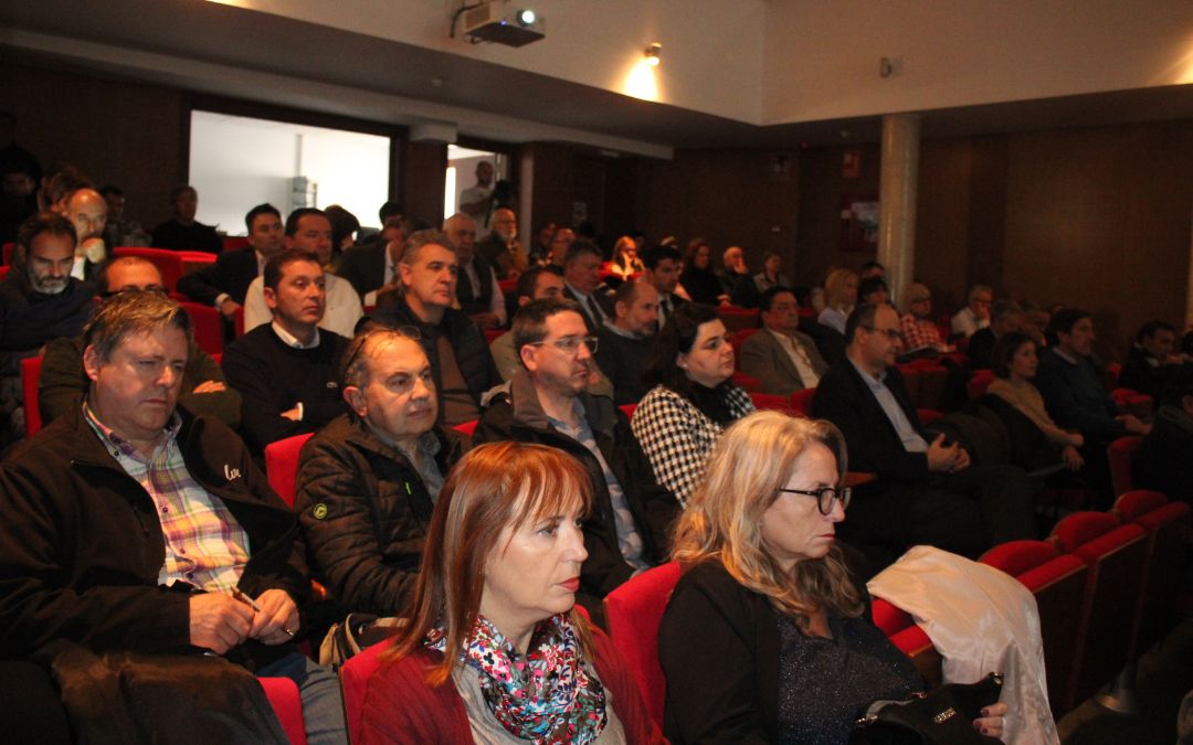 Al acto fueron invitados alcaldes y agentes sociales de los 34 municipios que forman parte del Convenio./ L. CASTEL.