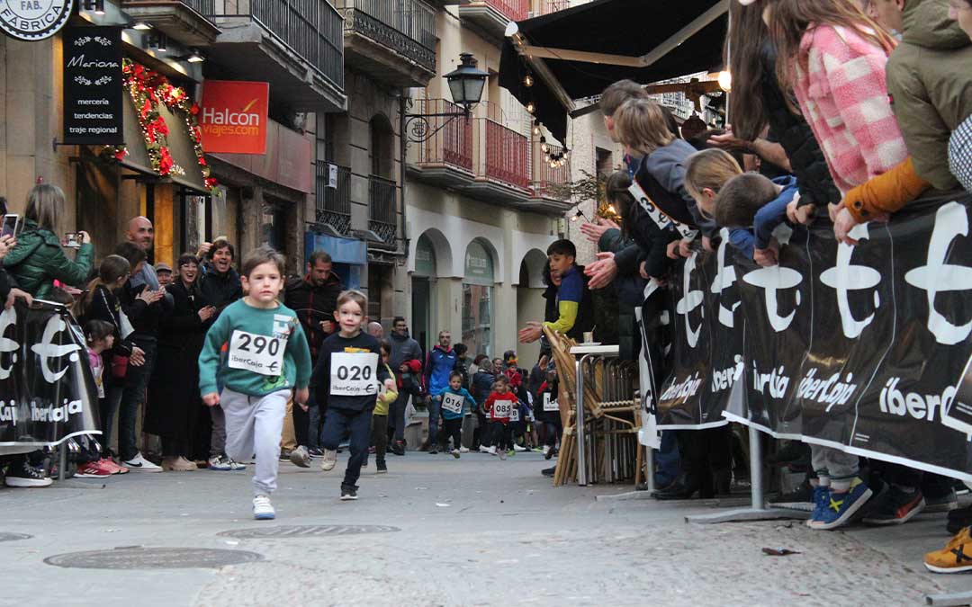 Los más pequeños fueron protagonistas un año más en la Carrera del Pavo de Alcañiz / E. Peralta