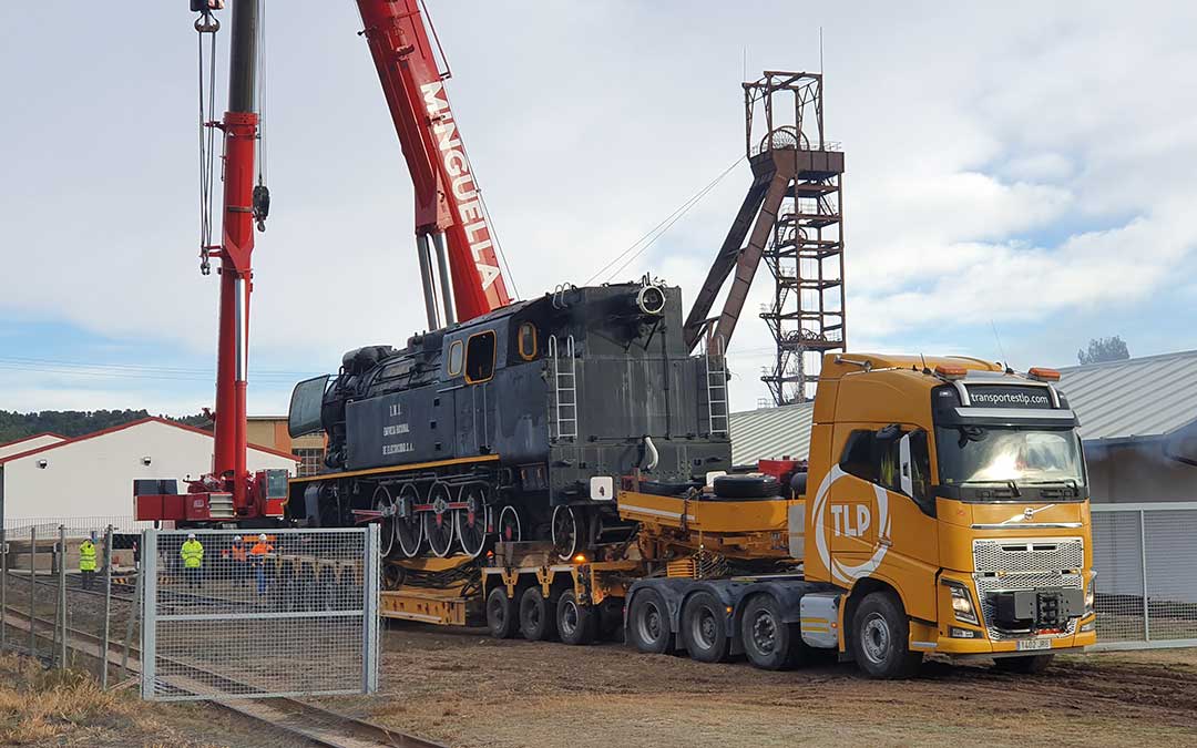 Traslado de la locomotora Samper al museo MWINAS de Andorra./ Comarca Andorra-Sierra de Arcos