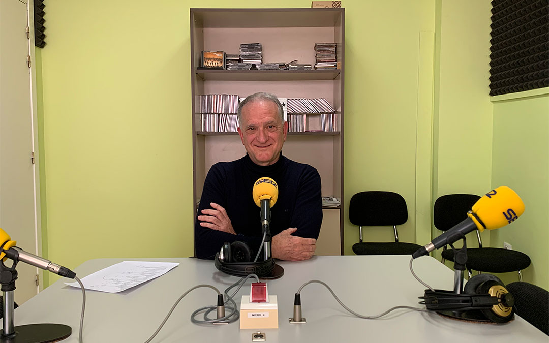 Miguel Tena, presidente de ASADICC, en Radio Caspe./ P.S.
