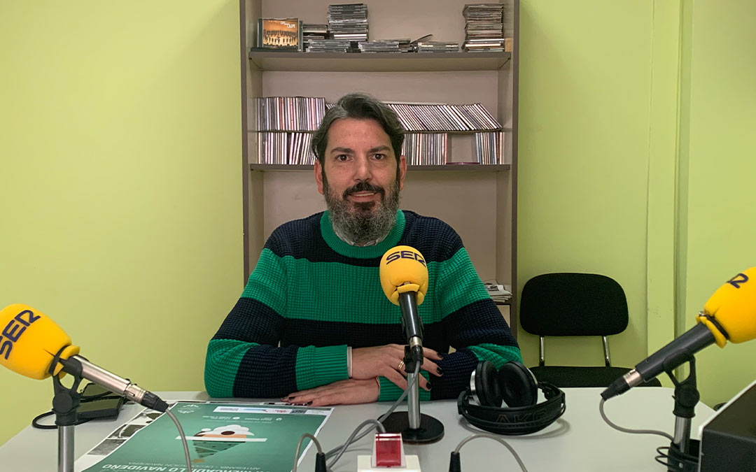 Pedro Palacios, representante de Histórica Vestimentum, en Radio Caspe./ P.S.