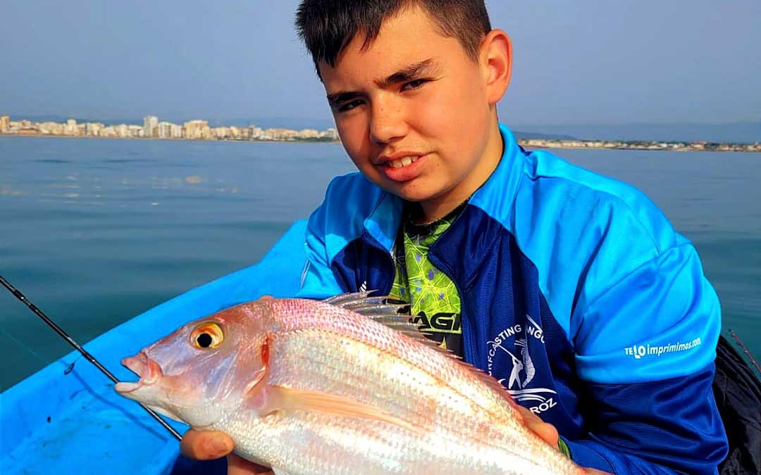 Pedro Romero, joven pescador de Utrillas / Pedrito Fishing