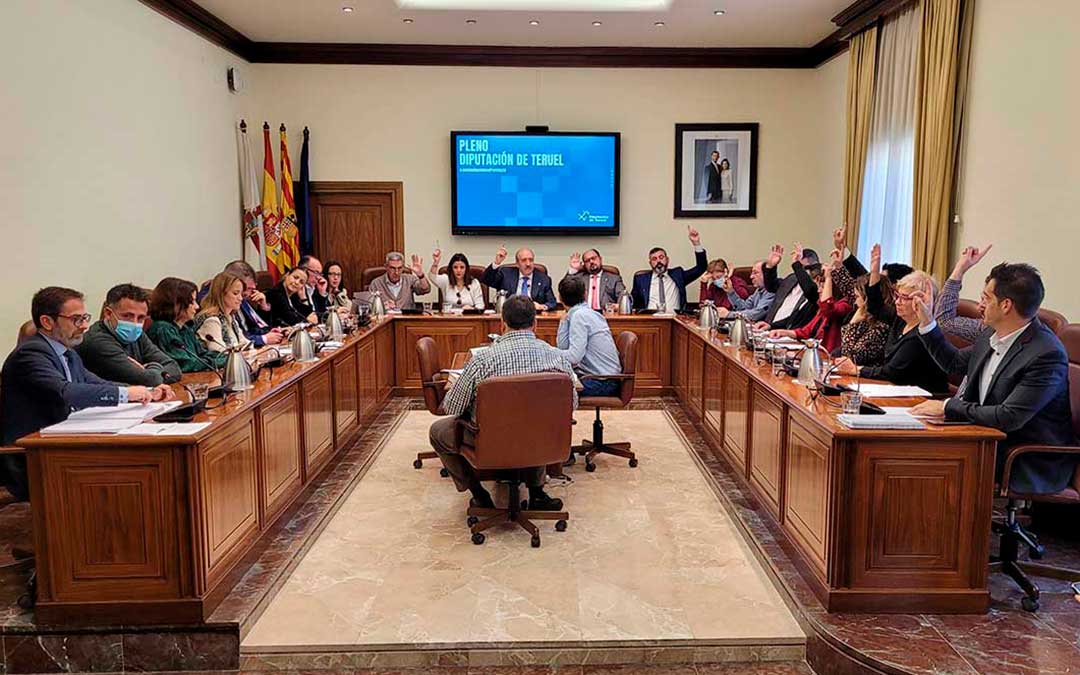 Pleno ordinario de septiembre de la Diputación de Teruel, celebrado este miércoles, en el que se ha aprobado el presupuesto de la institución para el año 2023 / DPT