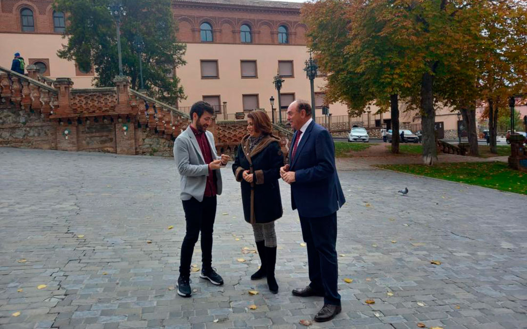 De izquierda a derecha, Ramón Guirado, Emma Buj y Benito Ros, al valorar el descarte de Teruel como sede de la agencia espacial./ Heraldo