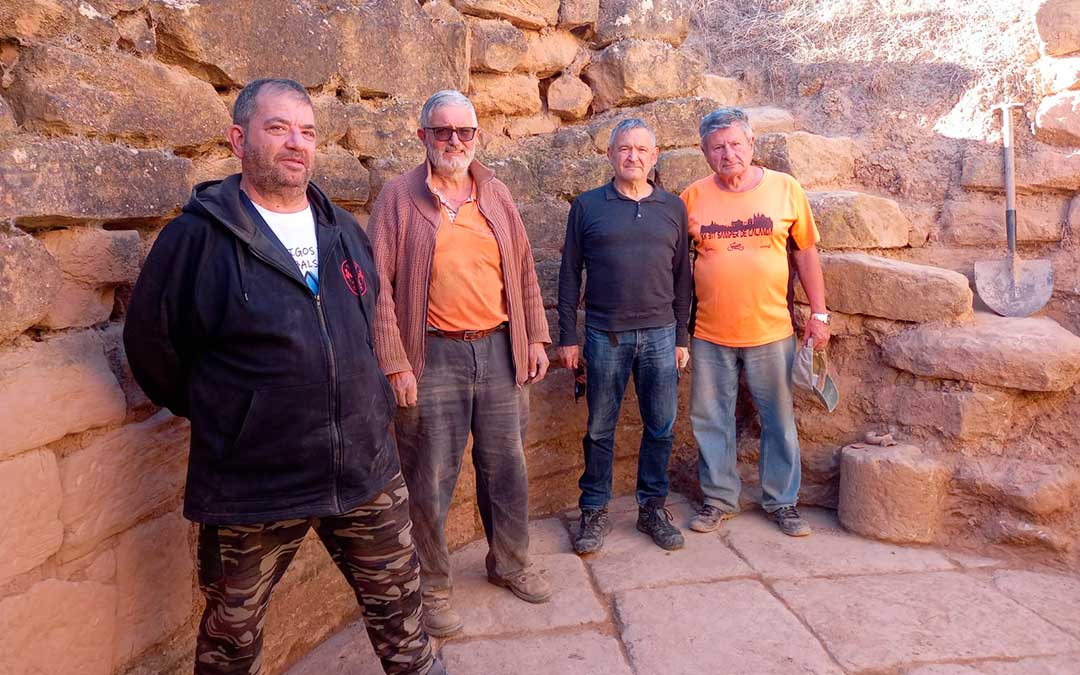 Posado al terminar de descubrir el Balsete de Navarro. / Amigos de los Balsetes