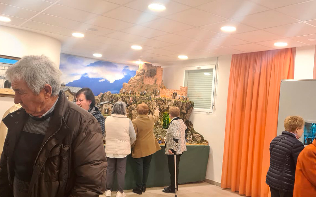 Un Nacimiento con muchos detalles en la exposición en la que colaboran los Amigos del Belén de Zaragoza. / Ayto. Urrea