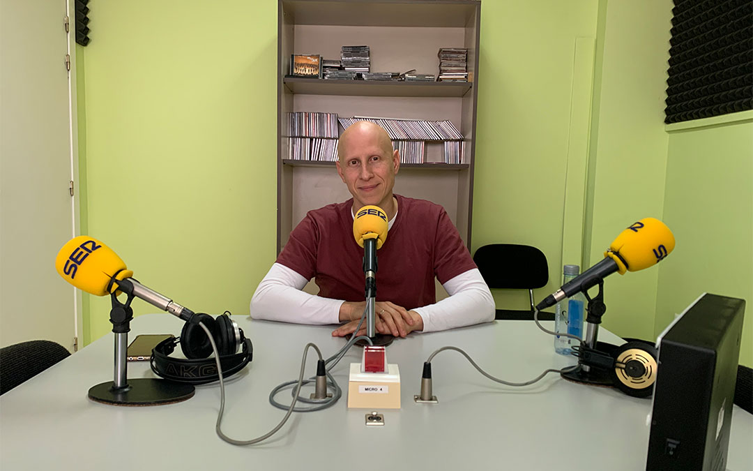 Víctor Callao, de Actio Salud, en Radio Caspe./ P.S.