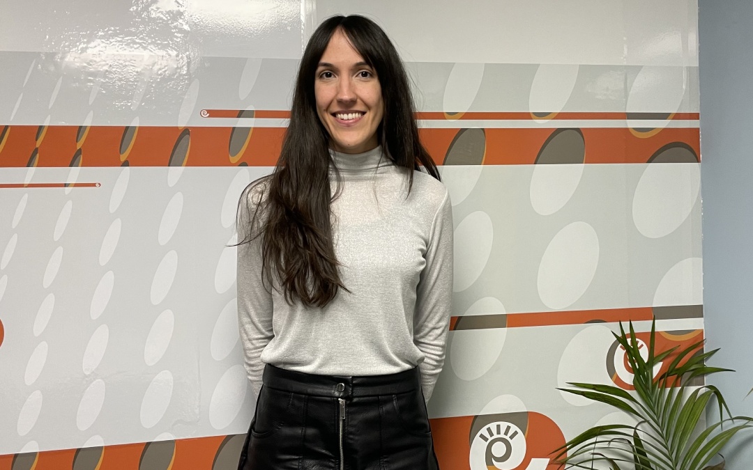 Alejandra Aguilar, doctora en Psicología, en la sede del Grupo La COMARCA./ M.C.