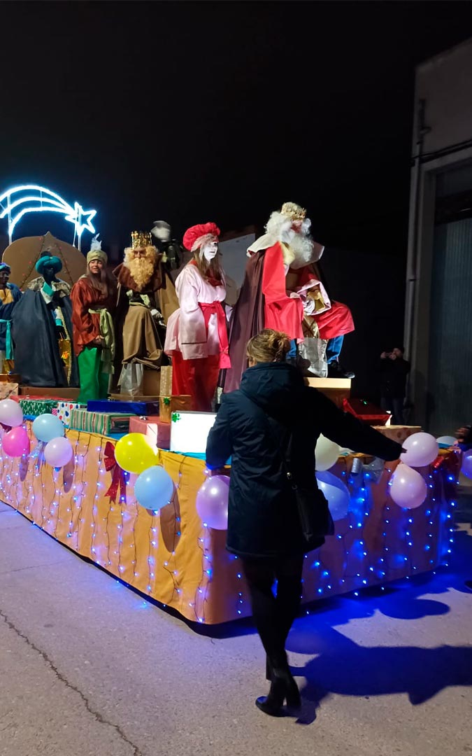 Los pajes han acompañado a los Reyes Magos en la cabalgata de Chiprana./ Paula Falcon