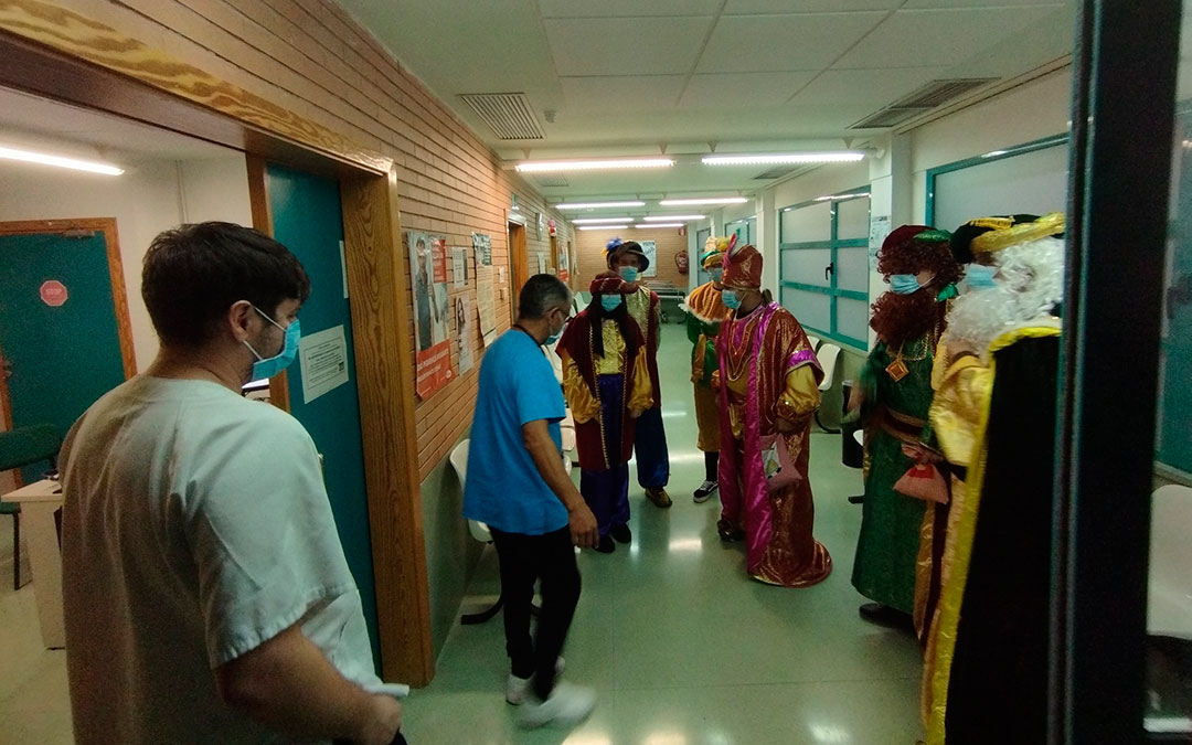Los Reyes han visitado el centro de salud de Muniesa./ Ayto. de Muniesa