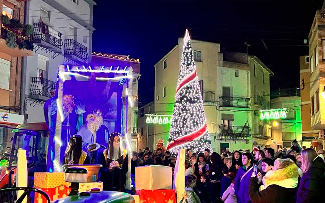 En Nonaspe, multitud de vecinos han acompañado a Sus Majestades de Oriente./ Ayto. Nonaspe