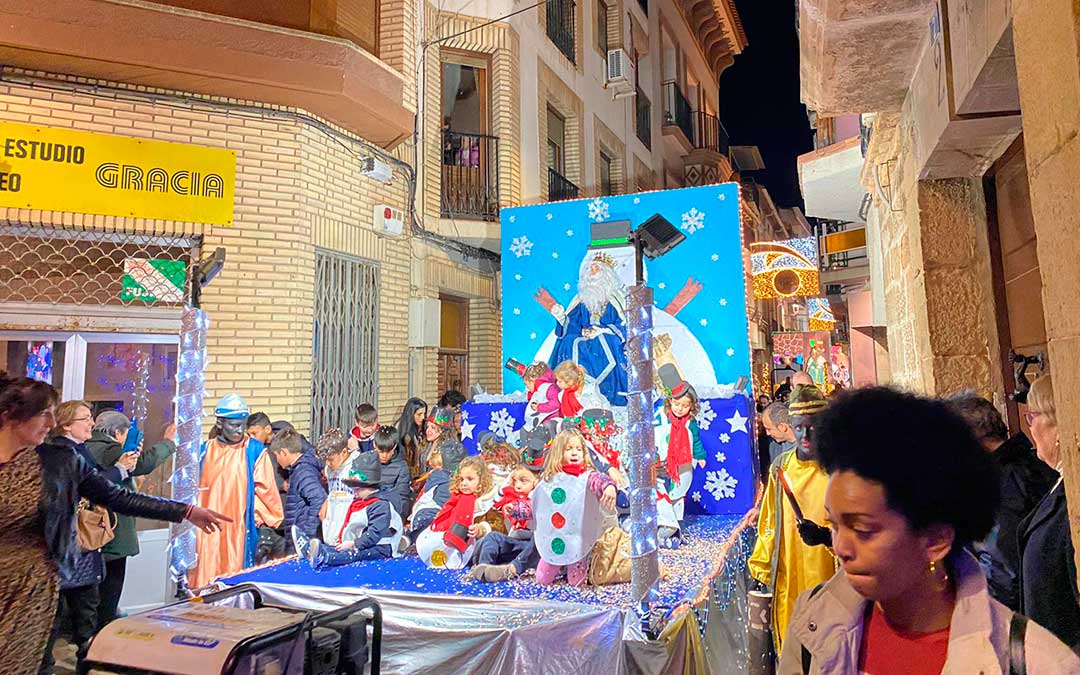 El Rey Melchor durante su paso por Calanda./ V. Ortiz