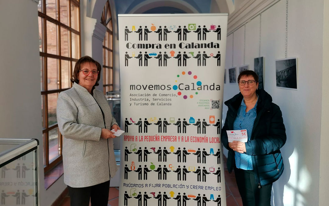 Marisa Carbó, a la derecha, con la presidenta, Pilar Jubierre. / Movemoscalanda
