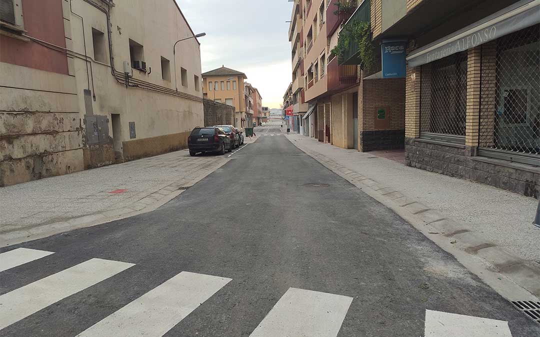 El Ayuntamiento de Caspe ha renovado el pavimento y las redes de abastecimiento de la calle Diputación./ Ayto. Caspe