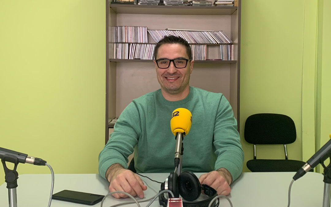 Cristian Poblador, líder de Ciudadanos en Caspe y presidente comarcal, en Radio Caspe. / P.S.