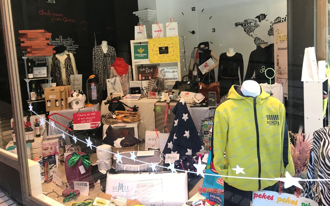 Parte del super escaparate de Navidad ubicado en la calle Blasco de Alcañiz./ C.O.