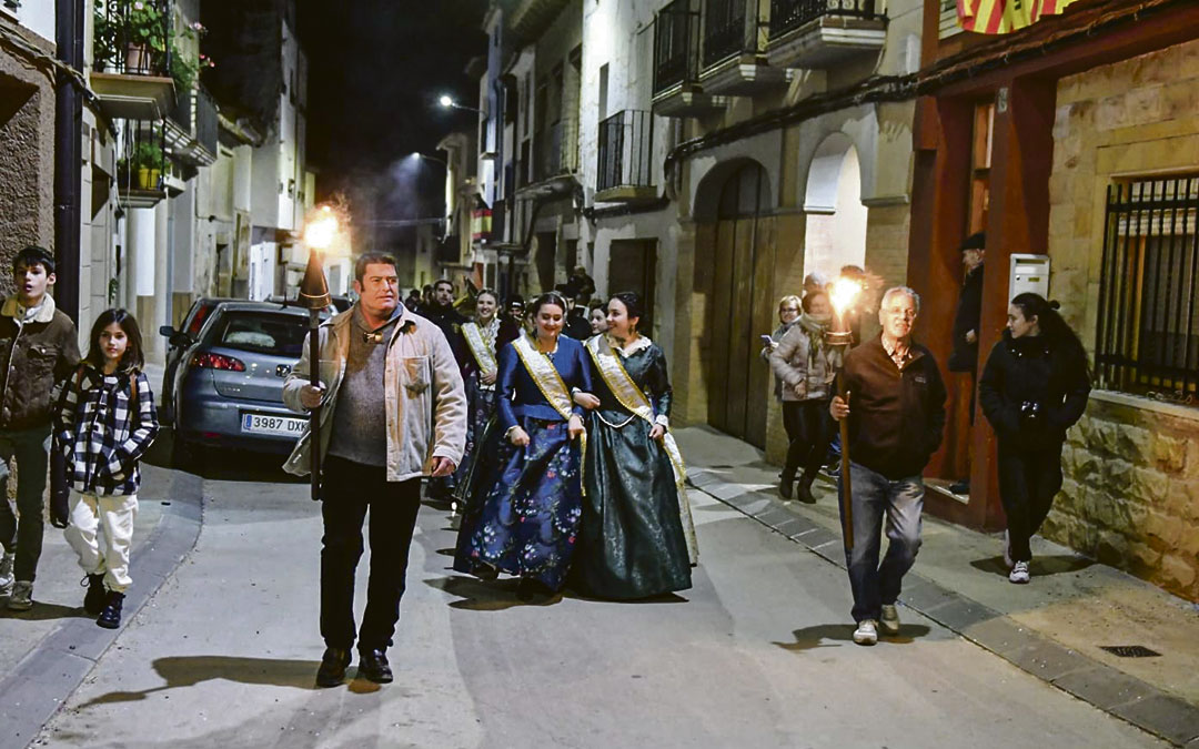 La Cercavilla recorrió las calles del pueblo antes de la hoguera./ L.C.