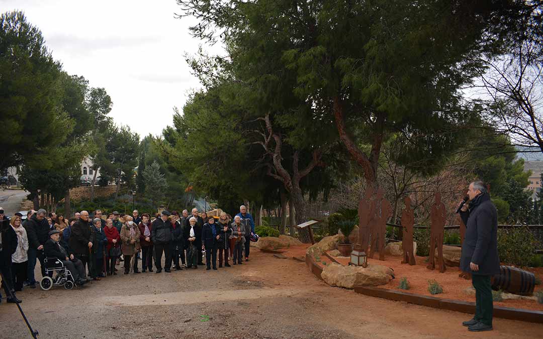 Acto de homenaje con la inauguración del monumento a los Rosarieros en Híjar./I.M.