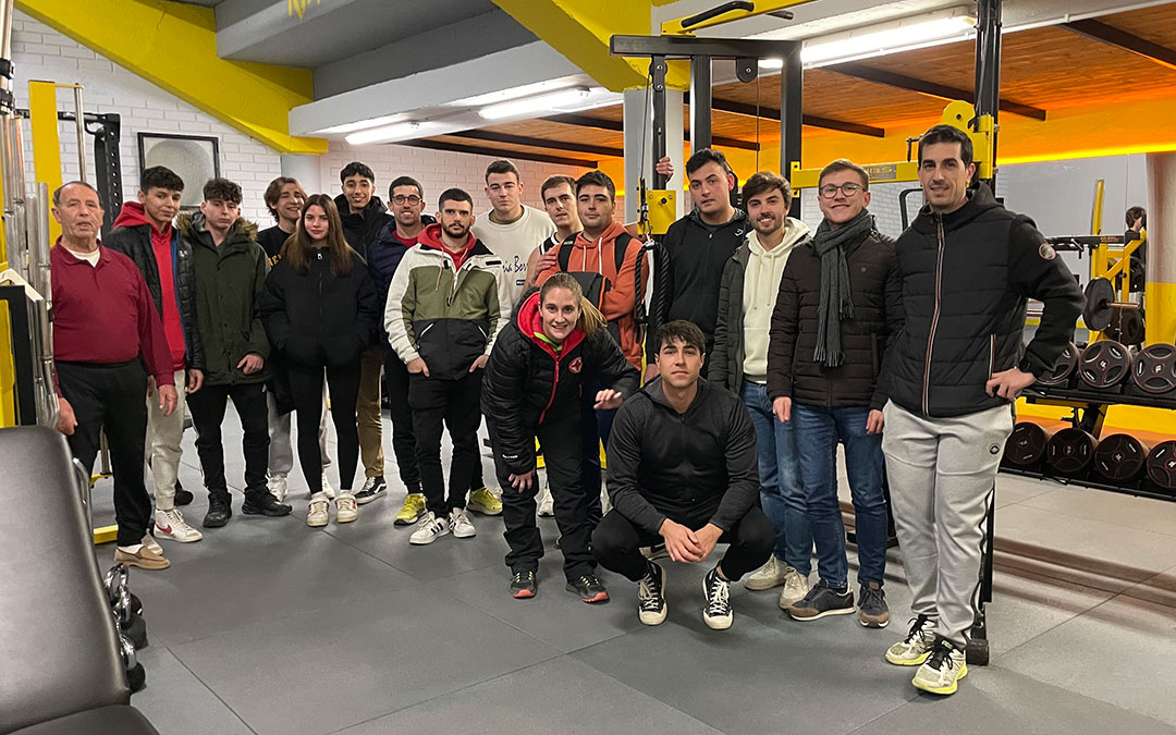 Los usuarios del gimnasio de Calanda no quisieron perderse la inauguración del espacio el lunes 23 de enero./ María Celiméndiz