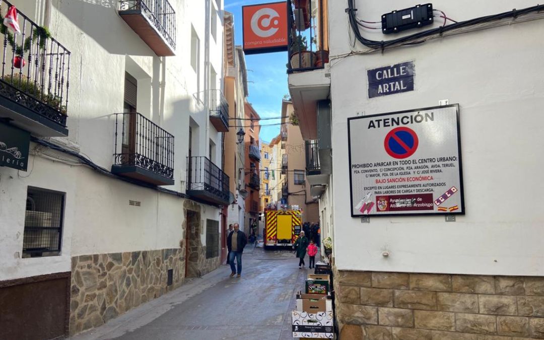 Calle de Albalate del Arzobispo en donde se encuentra la vivienda en la que se ha producido el incendio./ L. C.