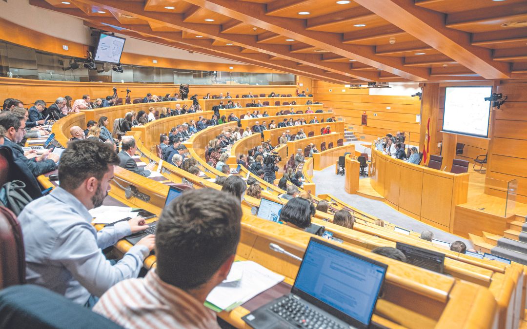 Los representantes de los 52 colegios farmacéuticos asistieron a la cita./ L.C.