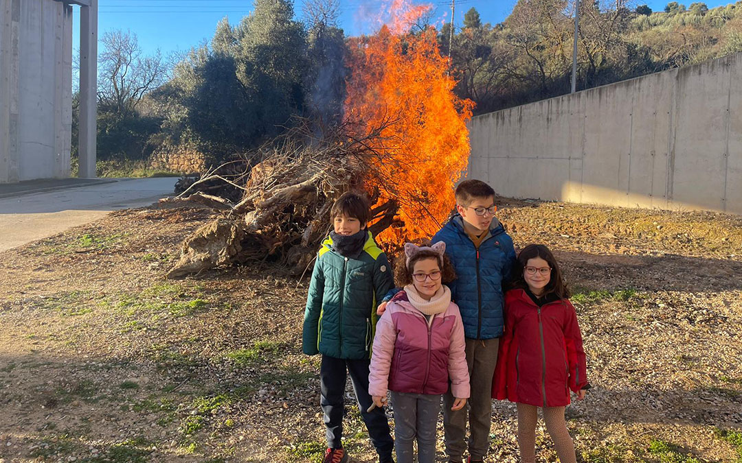 En Lledó participaron pequeños y mayores durante la fiesta./t. Crivillé.