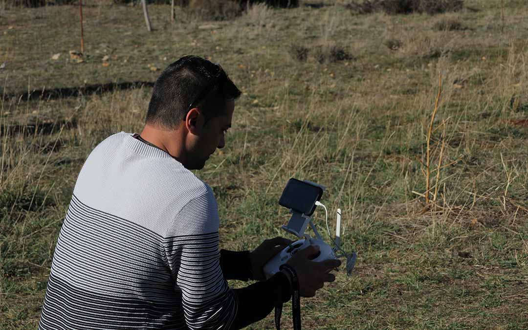 Para manejar un dron a control remoto es necesario cumplir con la normativa vigente./N. Altaba