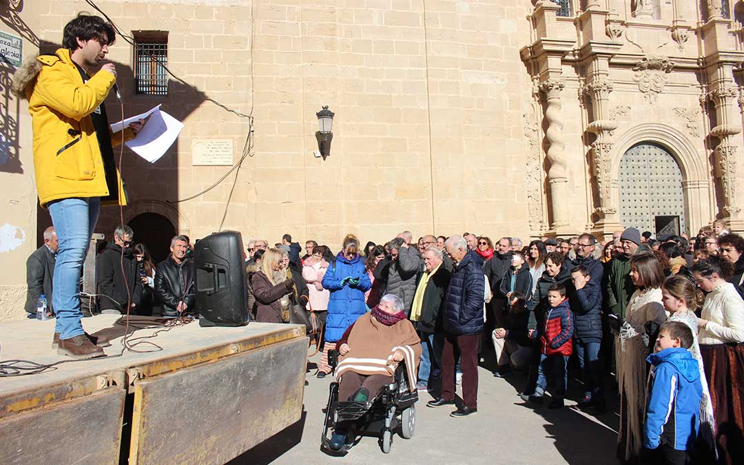 Luis Borrás recitando la Mochiganga este sábado en Mas de las Matas / L. Castel
