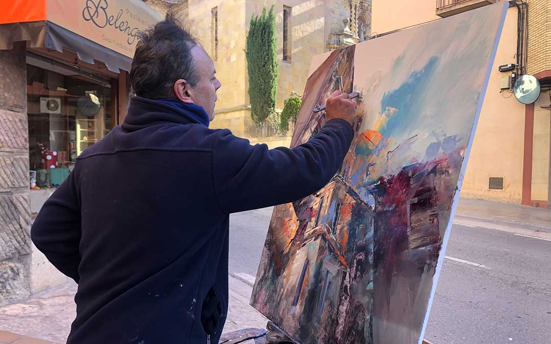 Juan José Catalá, ganador del premio del Ayuntamiento del concurso de pintura rápida de Alcorisa / L. Castel
