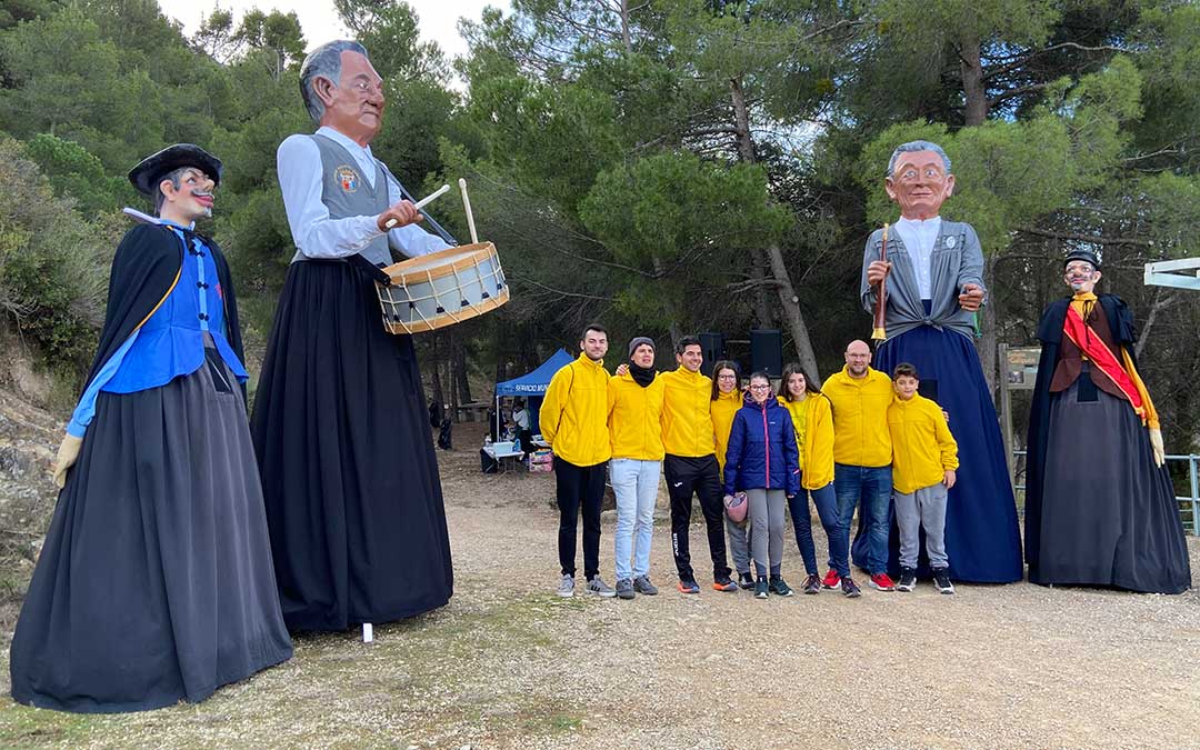 Miembros de la Comparsa de Gigantes y Cabezudos de Alcorisa./ A.M.