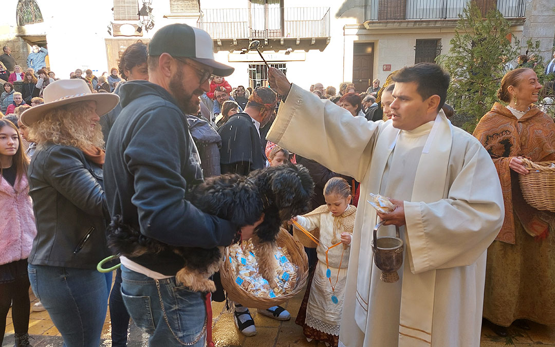 Tras la misa se ha procedido a la bendición de animales/ J.L.