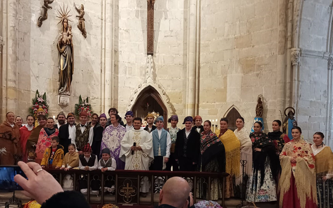 Foto de familia de los Mayordomos y los Quintos 2023./ J.L.