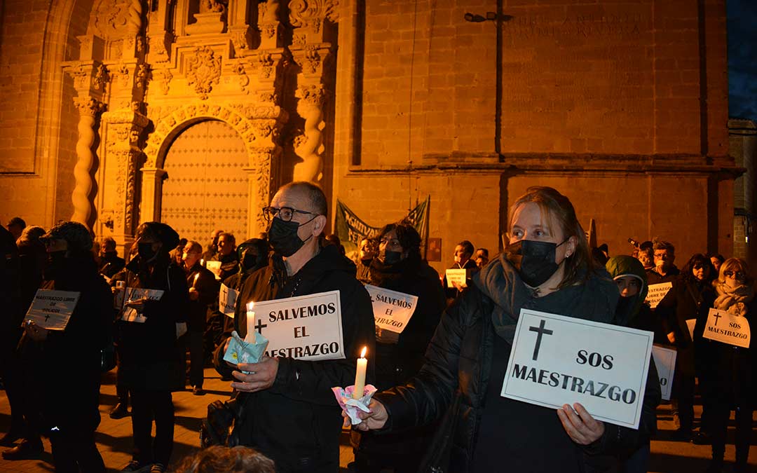 Multitudinaria presencia en la Plaza Mayor de Valjunquera./I.M.