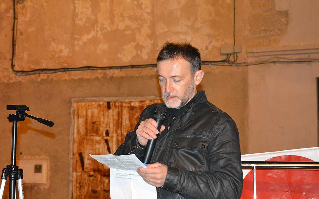 Juanjo Pérez de Gent del Matarranya lee el manifiesto en Valjunquera./I.M.