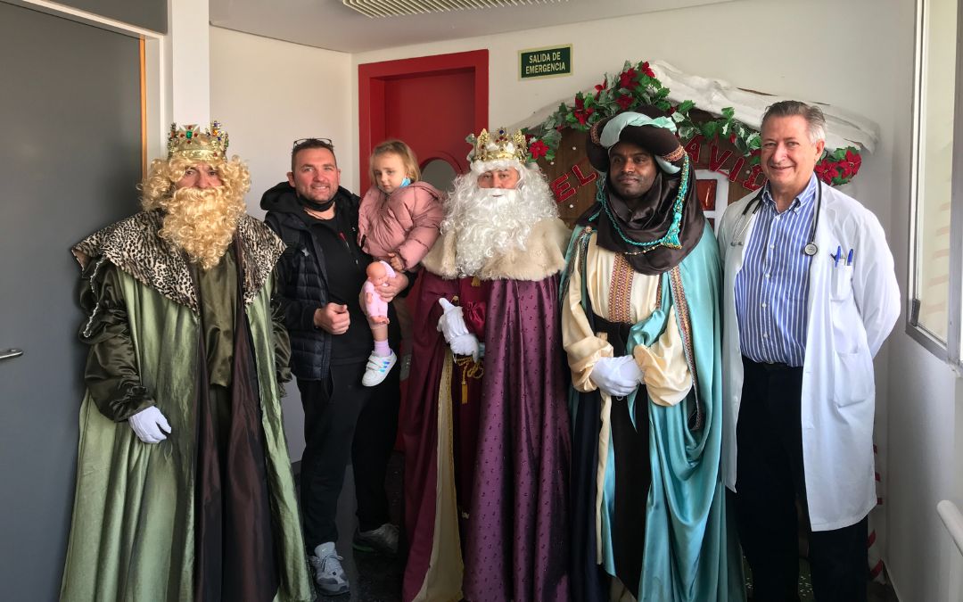 Los Reyes Magos visitaron este viernes a los más pequeños del Hospital de Alcañiz./ C. O.