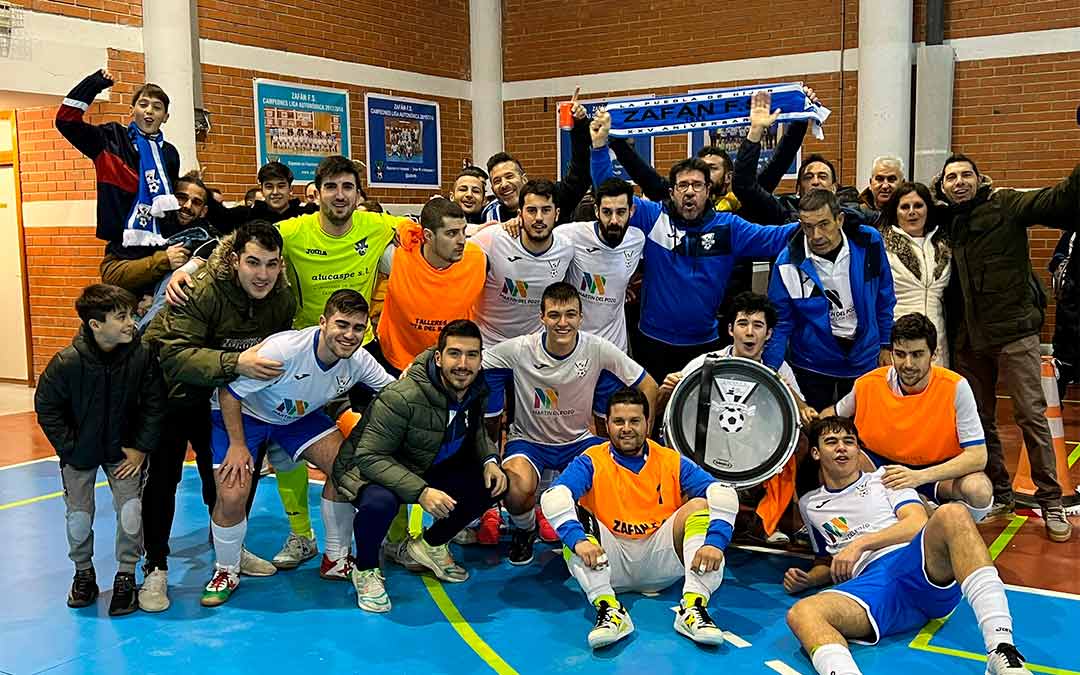 Los jugadores del Zafá F.S. han celebrado la victoria./ J. B.