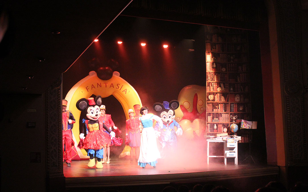 Un momento del musical 'El mundo de los cuentos'. / B. Severino