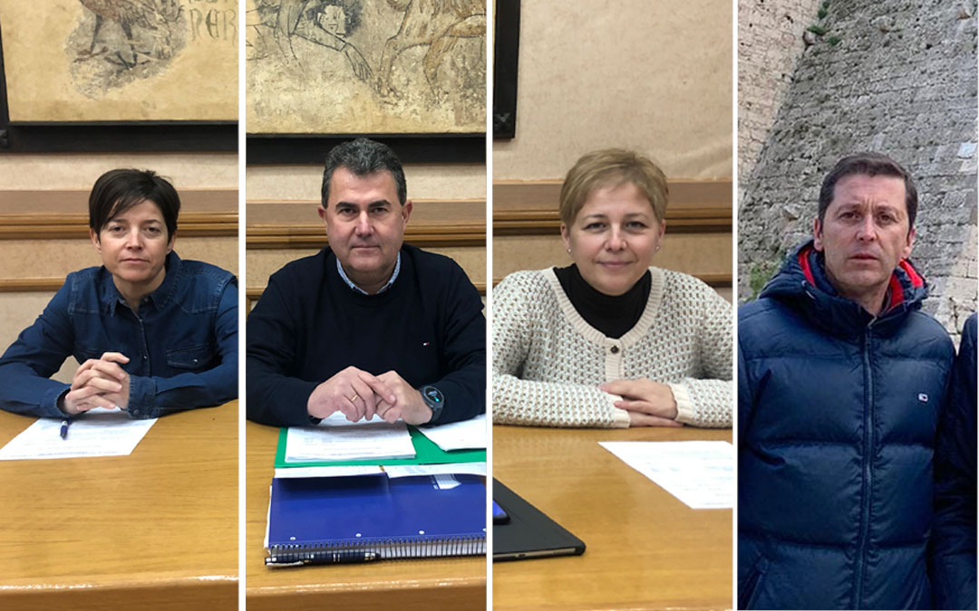 En la imagen, los tres concejales de Alcañiz, Beatriz Altaba, Eduardo Orrios y Berta Zapater; y el alcalde de Montalbán, Carlos Sánchez / La Comarca