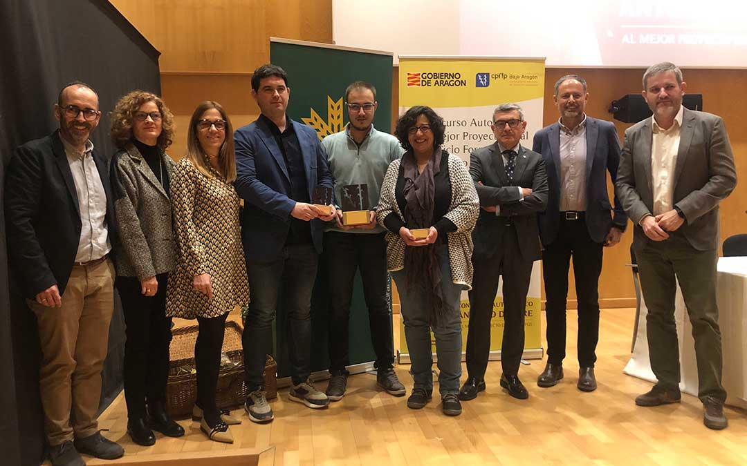 Foto de familia de la VII edición del VII edición del Concurso Autonómico Antonio Diestre al mejor proyecto final de ciclos formativos de grado superior de formación profesional / L. Castel
