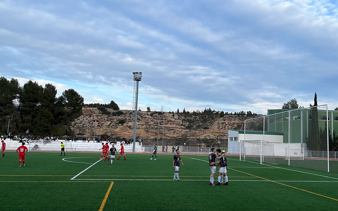 Jugadores del Alcañiz C.F. celebrando el tercer gol de la tarde ante el San Agustín / Eduard Peralta