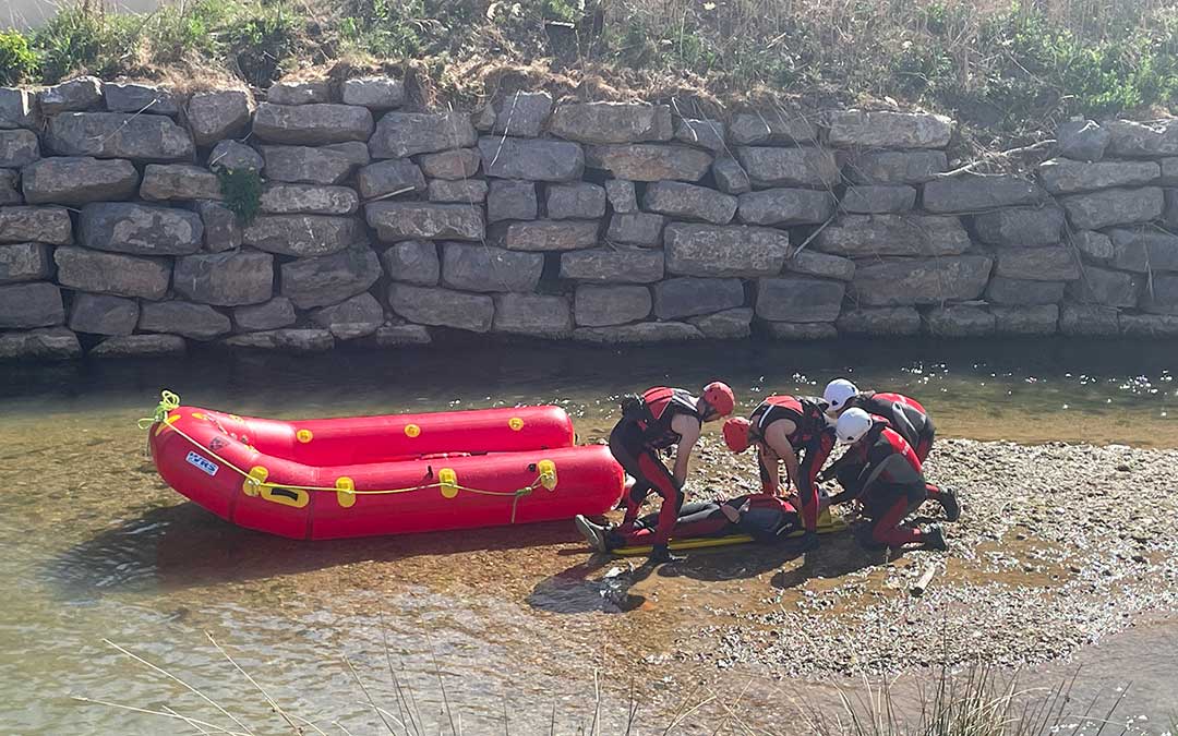Práctica de rescate bajo el puente de la Equivocación, en Teruel./ DPT