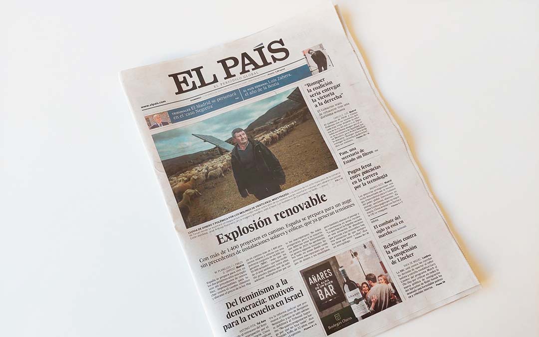 Portada de la edición de este domingo del diario El País./L.C.