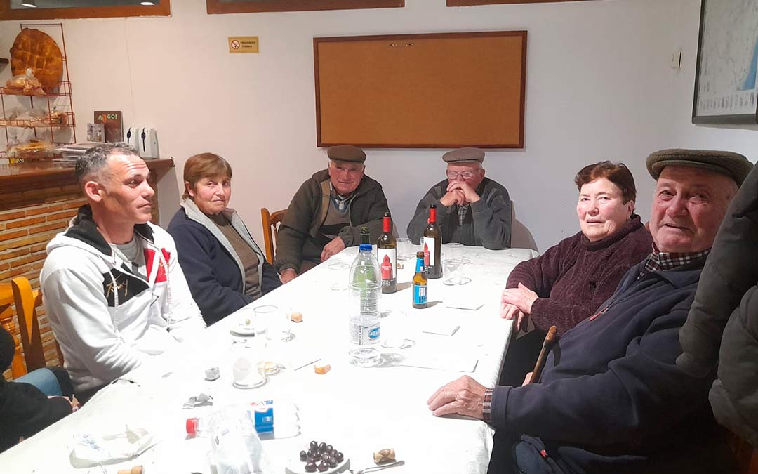 El servicio de bar y restaurante está abierto para los vecinos del pueblo./E.Sava