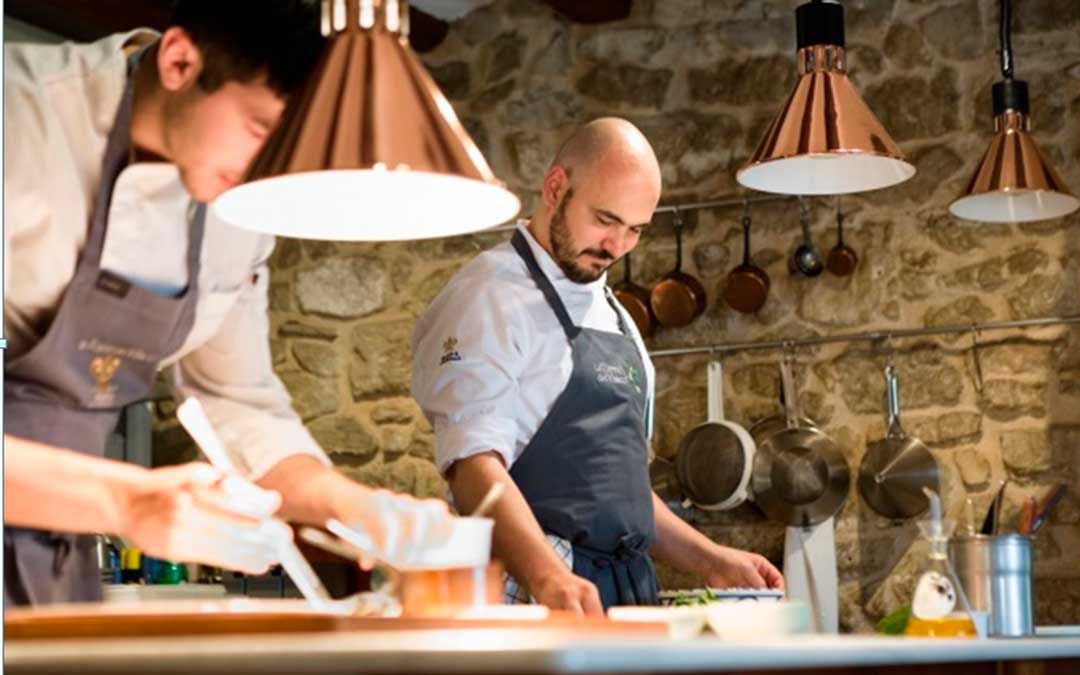 El cocinero Rubén Catalán en Torre del Visco./ L.C.