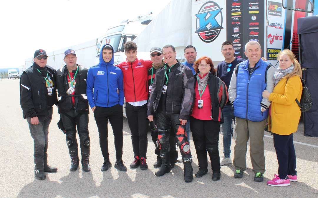 Aficionados en el paddock de Motorland con motivo del Campeonato de España de Superbike / Eduard Peralta