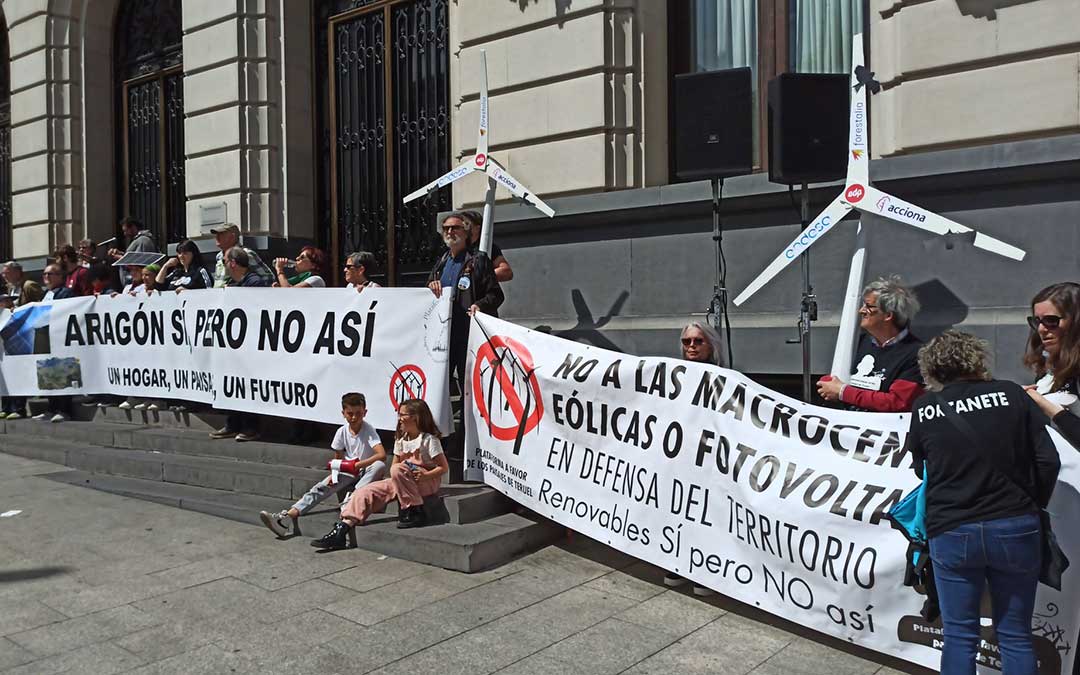 Manifestación en Zaragoza contra los macroproyectos y la especulación con las renovables / Plataforma por los Paisajes